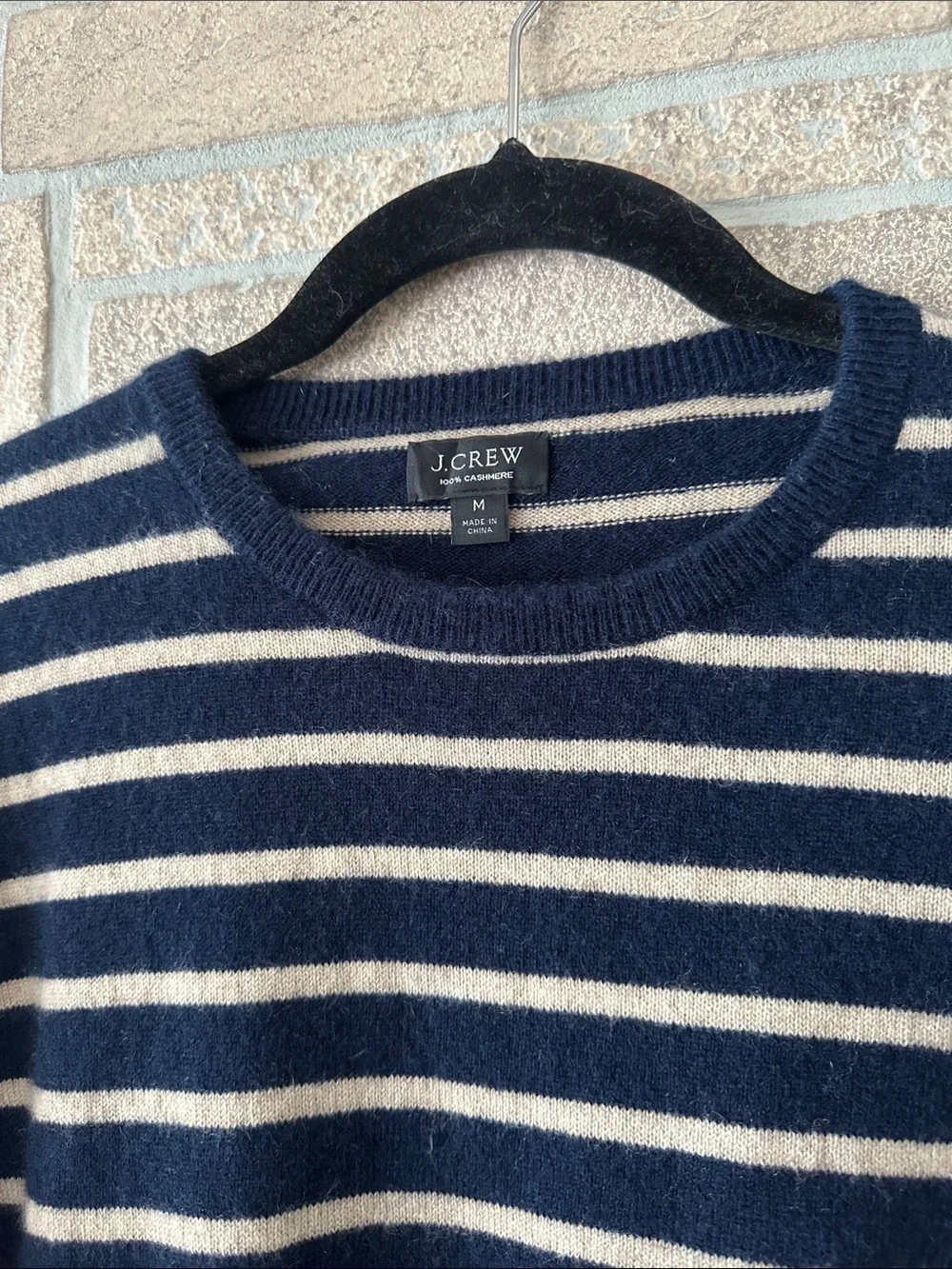 Men’s jcrew 100% Cashmere crewneck sweater in stripe Navy Blue Cream size M